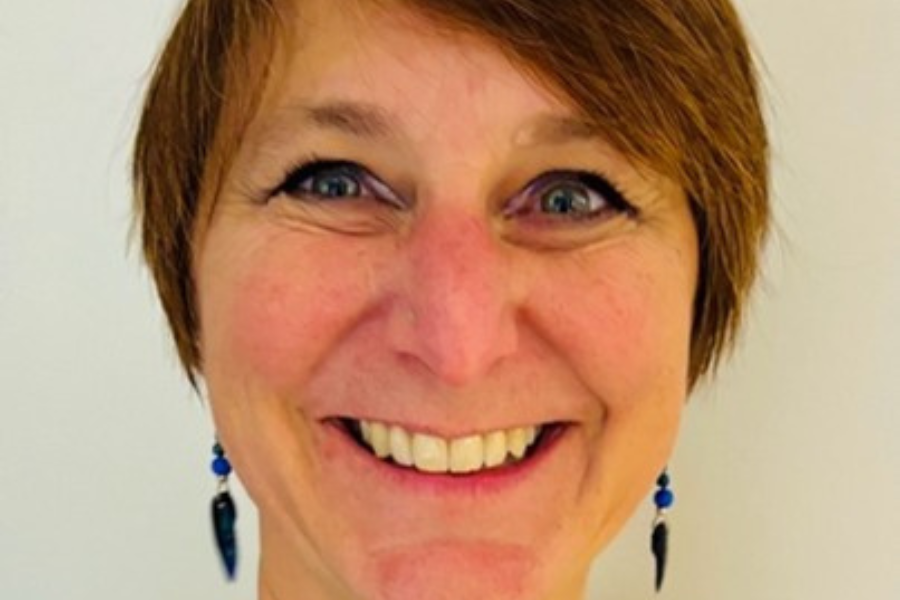 Dr. Véronique Eparvier 